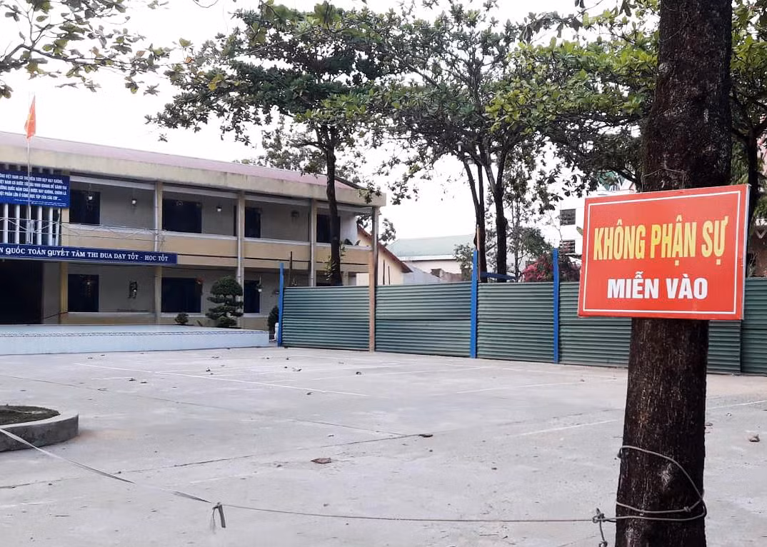 Phát hiện đạn cối khi đào móng thi công dãy phòng học ảnh 2