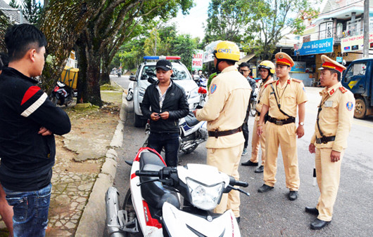 Được chi hoa hồng hậu hĩnh, “cò” đặc sản tung hoành ảnh 1