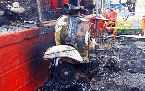 Cả chục xe cổ bị 'bà hỏa' thiêu rụi trong quán cà phê ở Đà Lạt ảnh 2