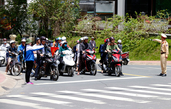 Ứng phó với nạn kẹt xe ở thành phố không đèn xanh, đèn đỏ ảnh 1