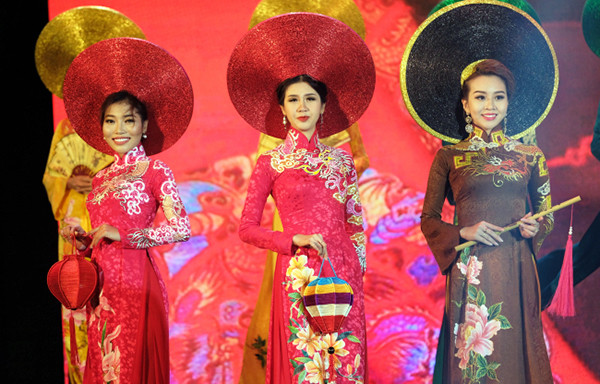 Tôn vinh tơ lụa Việt tại 'thủ phủ' tơ tằm Bảo Lộc ảnh 3