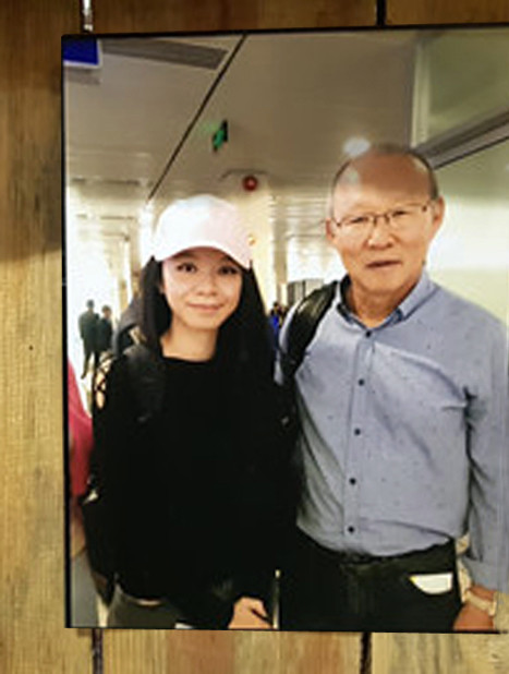 Nghệ nhân Đà Lạt thêu tranh HLV Park Hang Seo to bằng người thật ảnh 1