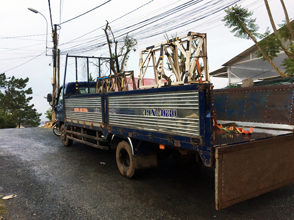 3 người thương vong khi bốc dỡ vật liệu xây dựng ảnh 1