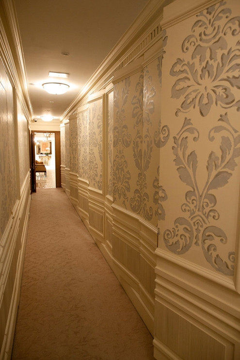 Hành lang từ phòng thay đồ đến phòng ngủ chủ nhà