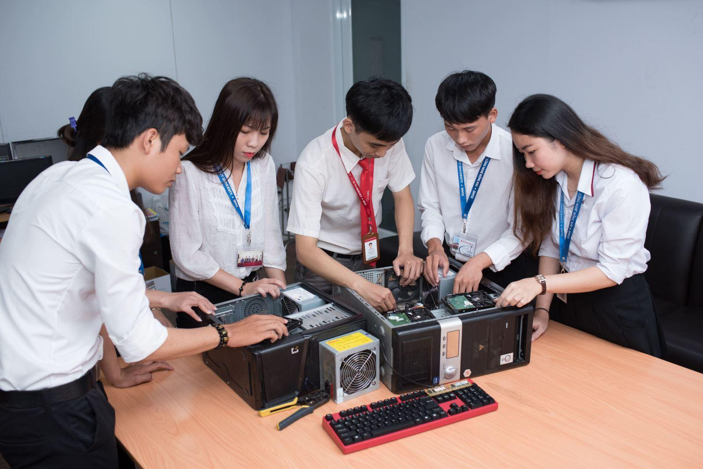 Lĩnh vực công nghệ có liên quan cuộc Cách mạng 4.0 nên học sinh đăng ký nhiều. Lĩnh vực công nghệ có liên quan cuộc Cách mạng 4.0 nên học sinh đăng ký nhiều.