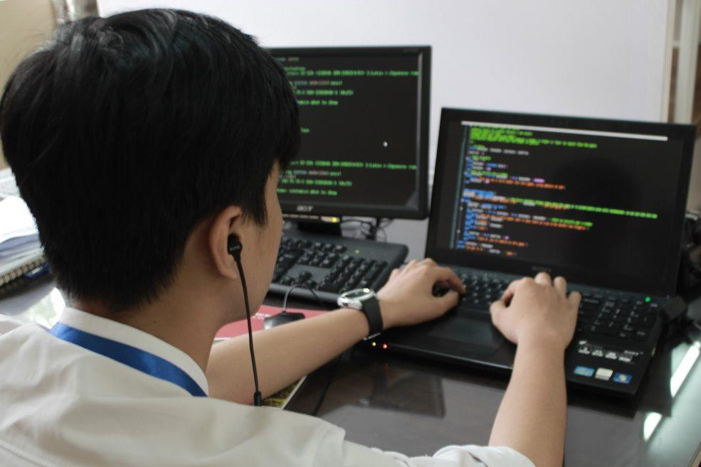 Theo đuổi xu hướng, vấn đề việc làm cho sinh viên sau khi ra trường cũng là điều đáng lo ngại. Theo đuổi xu hướng, vấn đề việc làm cho sinh viên sau khi ra trường cũng là điều đáng lo ngại.