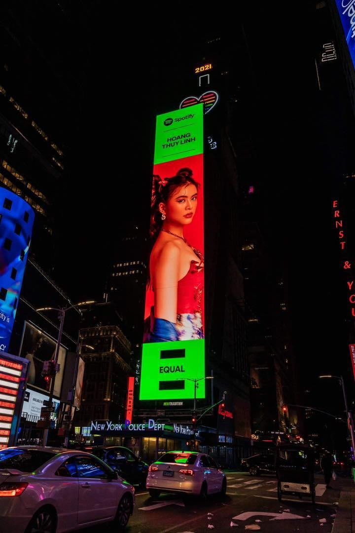 Trước đó, Hoàng Thùy Linh cũng đã có màn "đề-pa" thú vị tại quảng trường New York (Mỹ). Trước đó, Hoàng Thùy Linh cũng đã có màn "đề-pa" thú vị tại quảng trường New York (Mỹ).