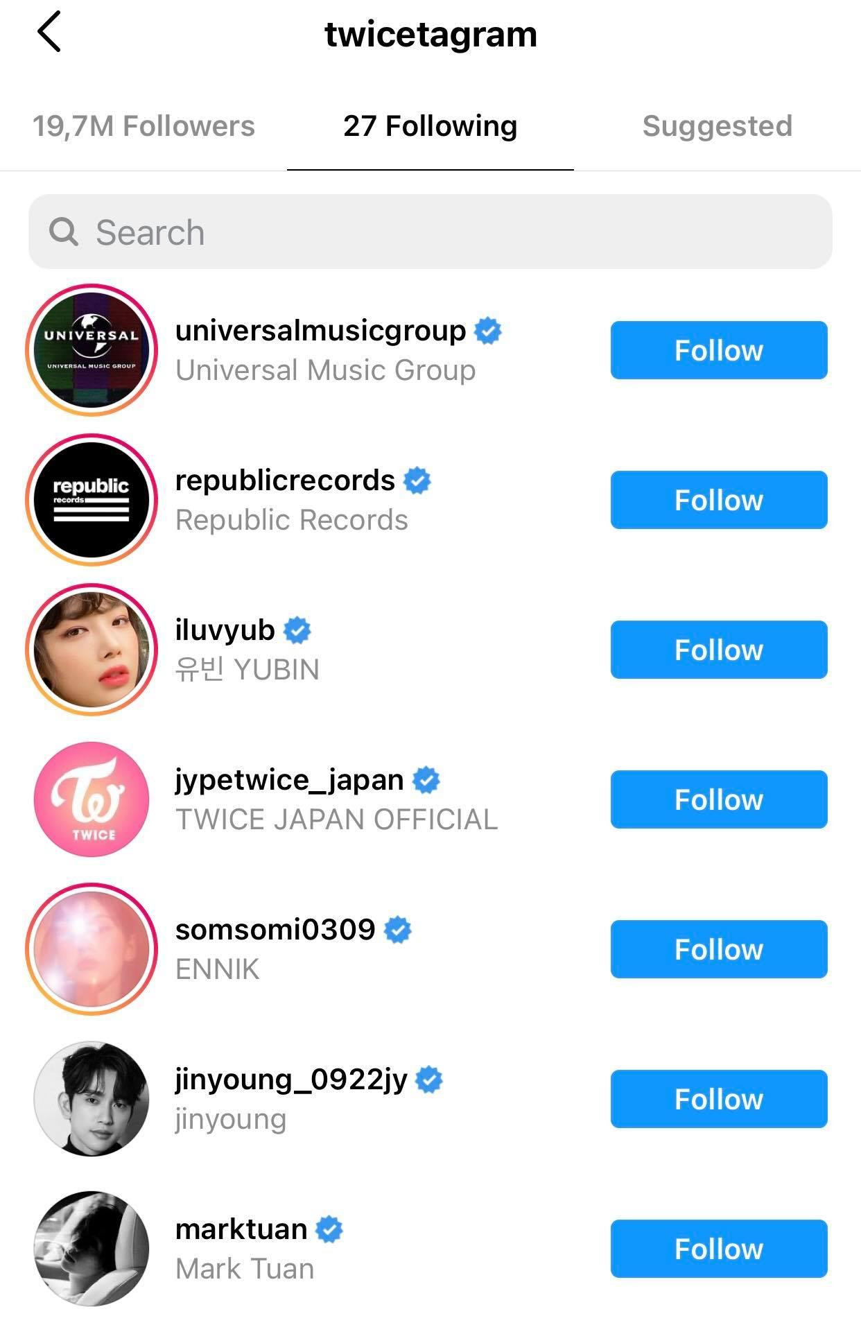 ...nhưng TWICE thì vẫn theo dõi SOMI trong danh sách 27 tài khoản nhóm follow.