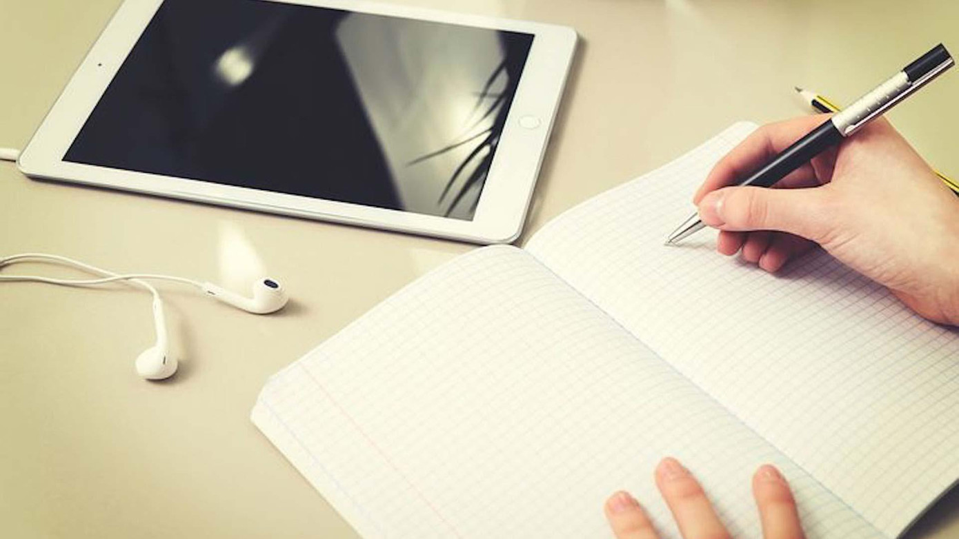 Đi từng bước nhỏ, kiên trì, và bạn sẽ đến đích. Đi từng bước nhỏ, kiên trì, và bạn sẽ đến đích.