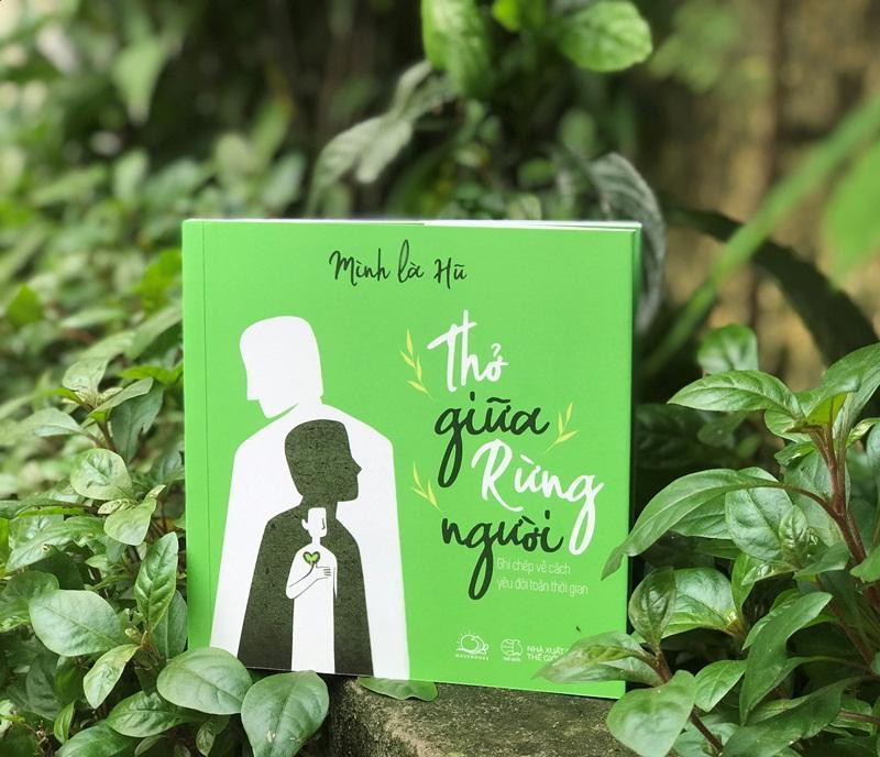 Kể những câu chuyện nho nhỏ về thiên nhiên, nhưng trong "Thở giữa rừng người" ẩn chứa nhiều triết lý về cuộc sống. Kể những câu chuyện nho nhỏ về thiên nhiên, nhưng trong "Thở giữa rừng người" ẩn chứa nhiều triết lý về cuộc sống.