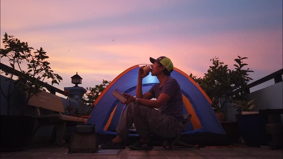 Buổi tối trên sân thượng thơ ra trò - Ảnh: Danh Võ Buổi tối trên sân thượng thơ ra trò - Ảnh: Danh Võ