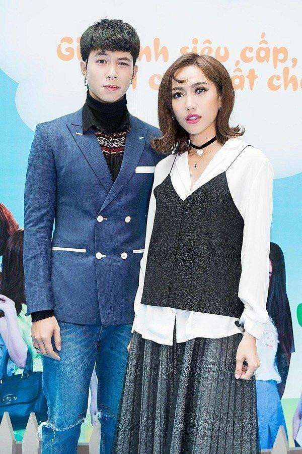 Diệu Nhi - Anh Tú là cặp đôi đẹp được nhiều người mến mộ ở showbiz Việt. Diệu Nhi - Anh Tú là cặp đôi đẹp được nhiều người mến mộ ở showbiz Việt.