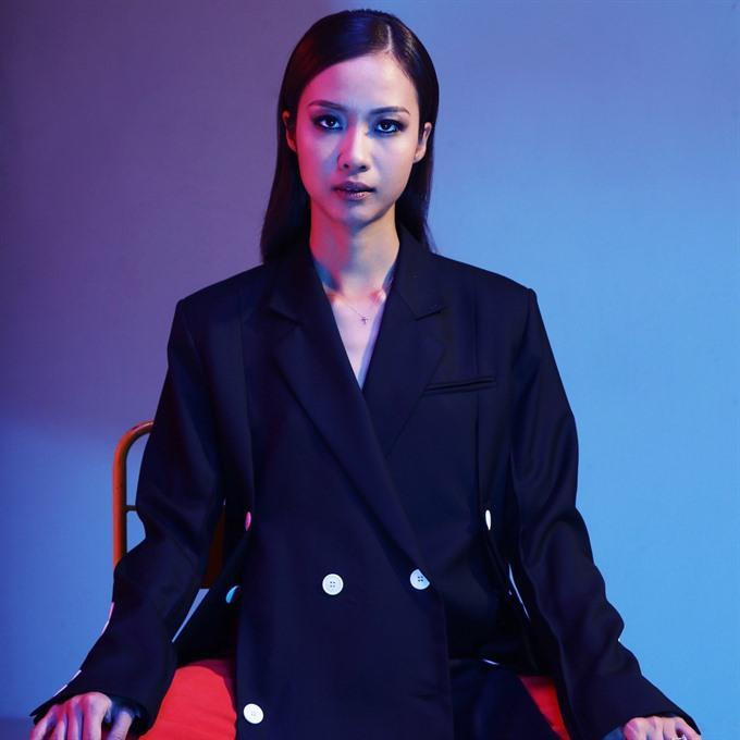 Khán giả nóng lòng chờ đợi sự trở lại của Suboi sẽ có gì thay đổi sau 7 năm. Khán giả nóng lòng chờ đợi sự trở lại của Suboi sẽ có gì thay đổi sau 7 năm.