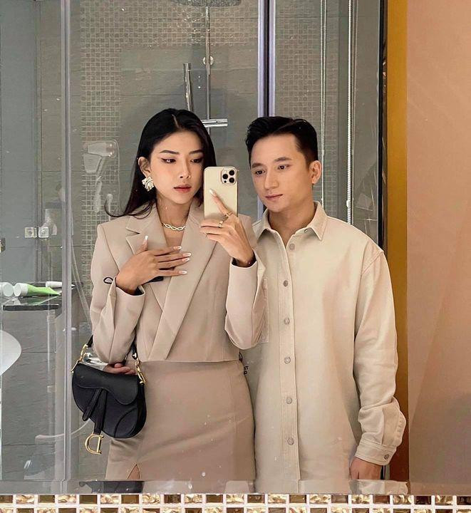 Cả hai chính thức về chung một nhà sau 6 năm gắn bó. Ảnh: FBNV Cả hai chính thức về chung một nhà sau 6 năm gắn bó. Ảnh: FBNV