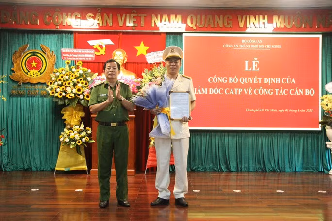 Thượng tá Trần Trung Hiếu nhận quyết định điều động, bổ nhiệm mới