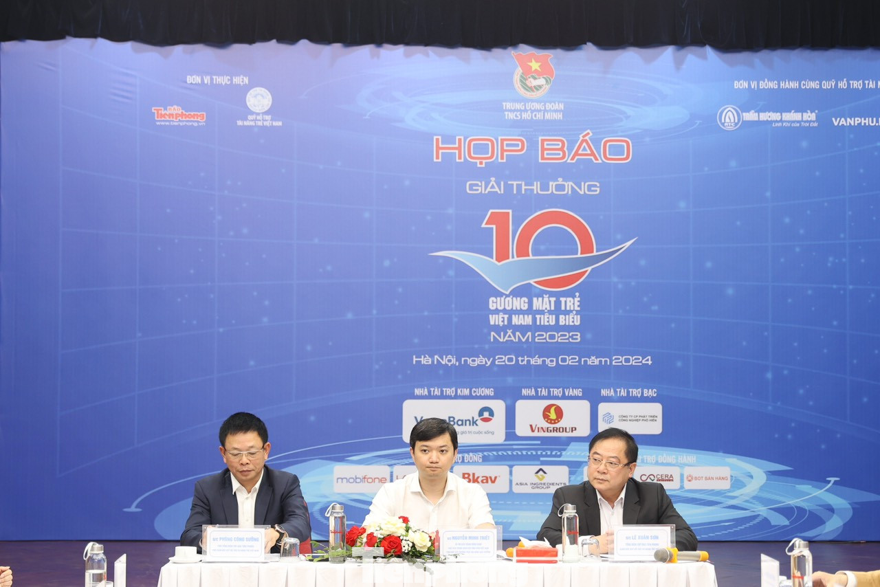 Các đại biểu tham dự chương trình. Các đại biểu tham dự chương trình.