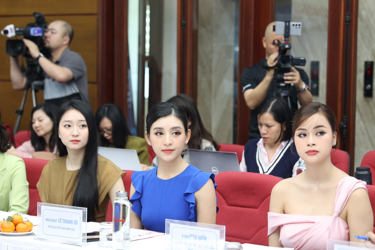 Các đại biểu tham dự chương trình. Các đại biểu tham dự chương trình.