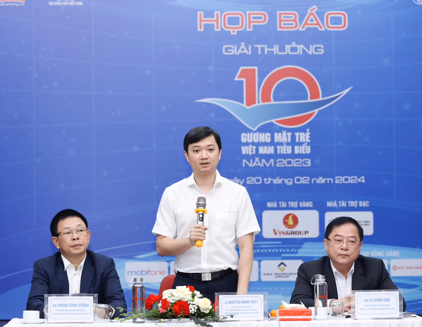 Bí thư T.Ư Đoàn Nguyễn Minh Triết. Bí thư T.Ư Đoàn Nguyễn Minh Triết.