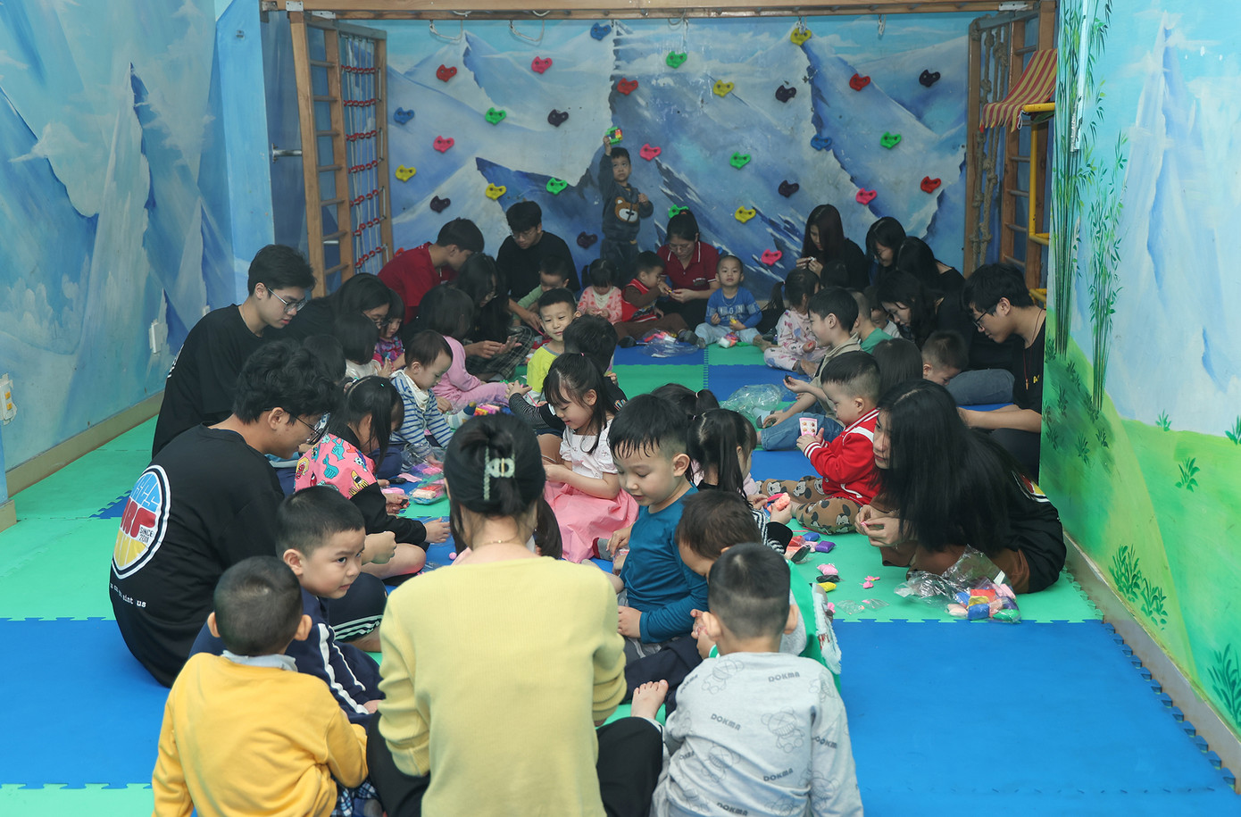 Trong chương trình diễn ra đêm nhạc "Rạng" và hoạt động thiện nguyện. Ảnh: BTC