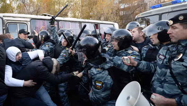 300 người trong số 1.000 người tham gia biểu tình, gây rối ở Moscow đã bị bắt giữ. 300 người trong số 1.000 người tham gia biểu tình, gây rối ở Moscow đã bị bắt giữ