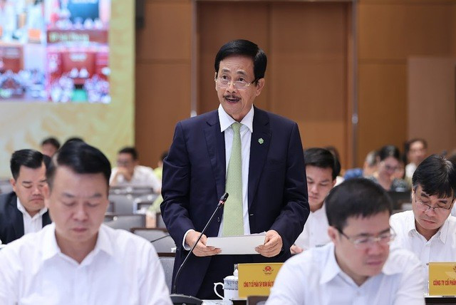Chủ tịch Novaland Bùi Thành Nhơn nêu kiến nghị tại hội nghị. Ảnh: Nhật Bắc Chủ tịch Novaland Bùi Thành Nhơn nêu kiến nghị tại hội nghị. Ảnh: Nhật Bắc