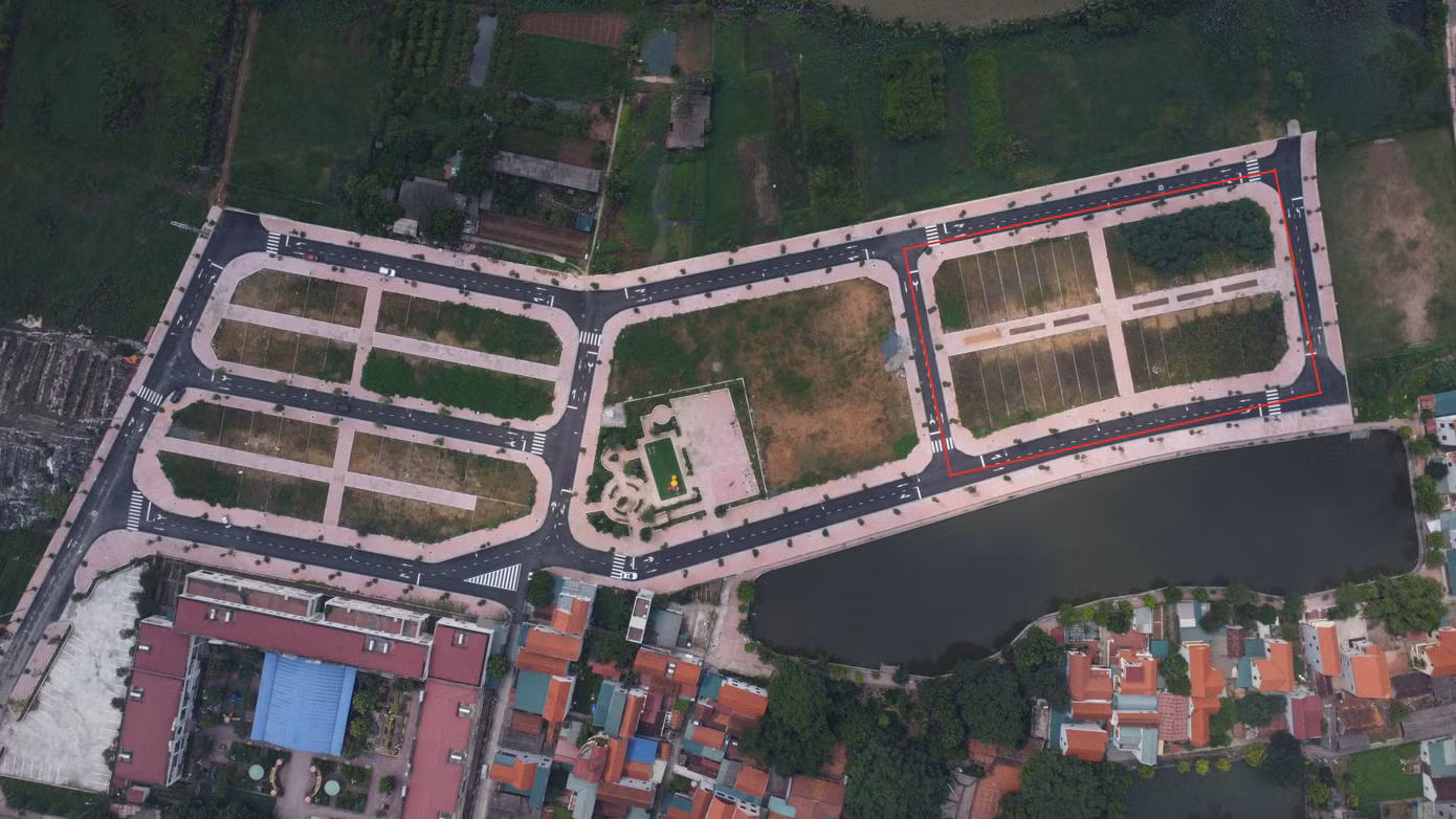 32 thửa đất LK05 và LK06 tại khu xứ đồng Lòng Khúc, xã Tiền Yên, huyện Hoài Đức (khoanh đỏ - PV) được đưa ra đấu giá.