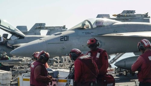 USS George Washington có thể mang khoảng 80 máy bay, là nơi xuất phát của các chiến đấu cơ chiến thuật hướng tới bất kỳ địa điểm nào và được trang bị nhiều loại tên lửa khác nhau