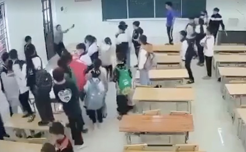 Vụ việc cô giáo bị học sinh lăng mạ ở Tuyên Quang gây bức xúc dư luận thời gian qua. Vụ việc cô giáo bị học sinh lăng mạ ở Tuyên Quang gây bức xúc dư luận thời gian qua.