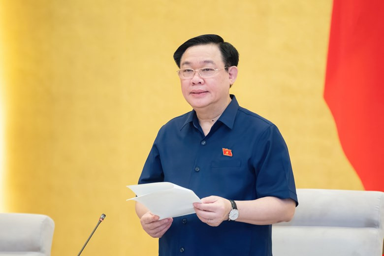 Chủ tịch Quốc hội Vương Đình Huệ phát biểu tại phiên họp Ủy ban Thường vụ Quốc hội. Chủ tịch Quốc hội Vương Đình Huệ phát biểu tại phiên họp Ủy ban Thường vụ Quốc hội.