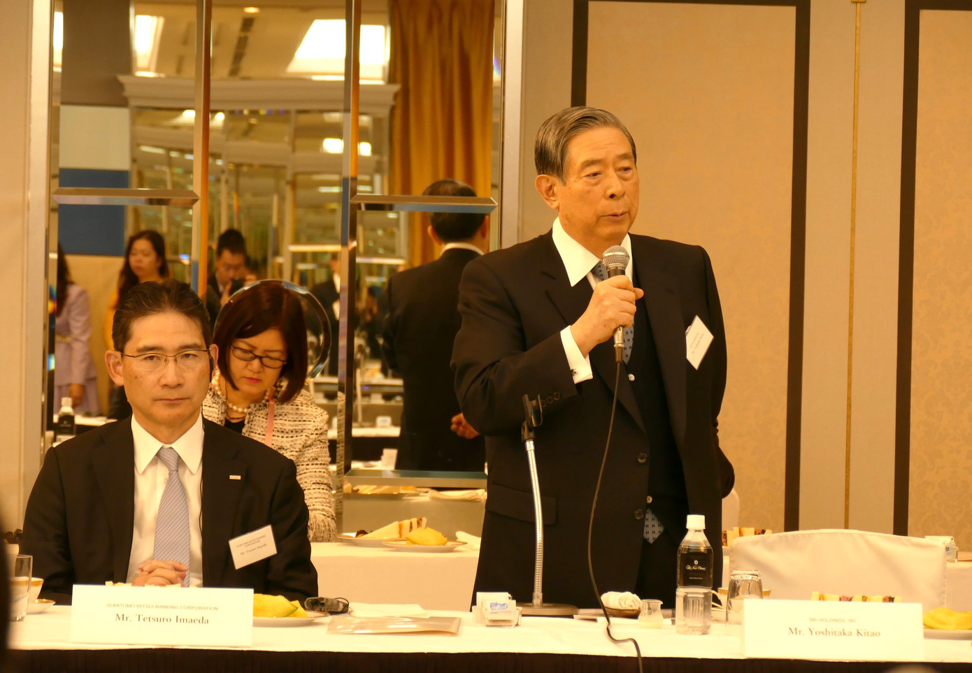 Đại diện các doanh nghiệp Nhật Bản phát biểu tại cuộc gặp. Ảnh LK