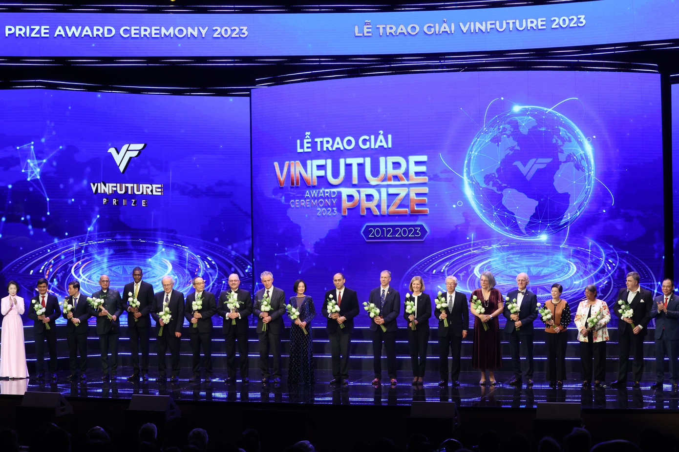 Các thành viên Hội đồng Giải thưởng và Hội đồng Sơ khảo. Ảnh: Trọng Tài Các thành viên Hội đồng Giải thưởng và Hội đồng Sơ khảo. Ảnh: Trọng Tài