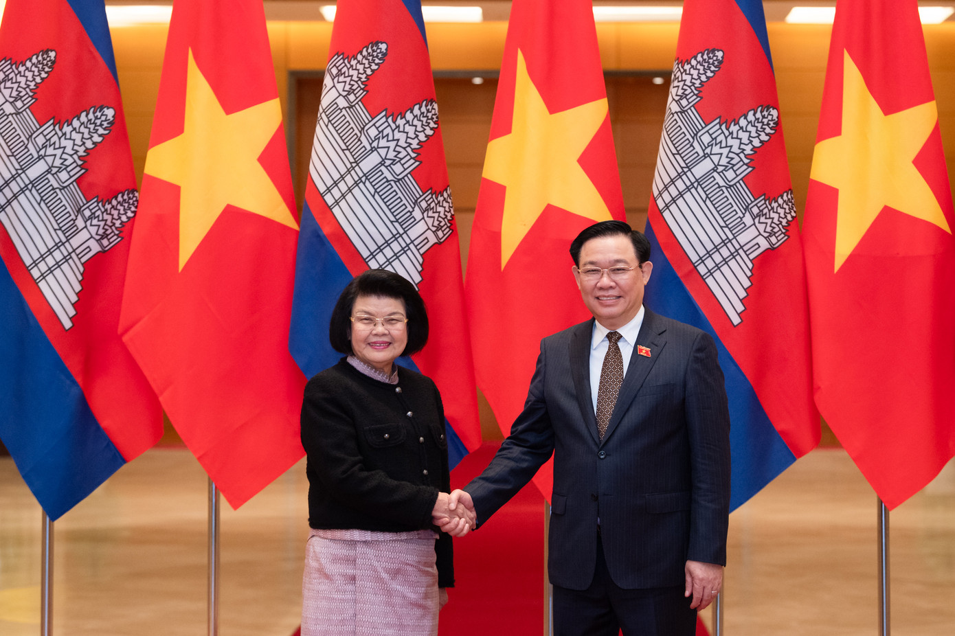 Chủ tịch Quốc hội Vương Đình Huệ chủ trì Lễ đón chính thức Chủ tịch Quốc hội Vương quốc Campuchia Samdech Khuon Sudary nhân chuyến thăm chính thức Việt Nam. Ảnh QH Chủ tịch Quốc hội Vương Đình Huệ chủ trì Lễ đón chính thức Chủ tịch Quốc hội Vương quốc Campuchia Samdech Khuon Sudary nhân chuyến thăm chính thức Việt Nam. Ảnh QH