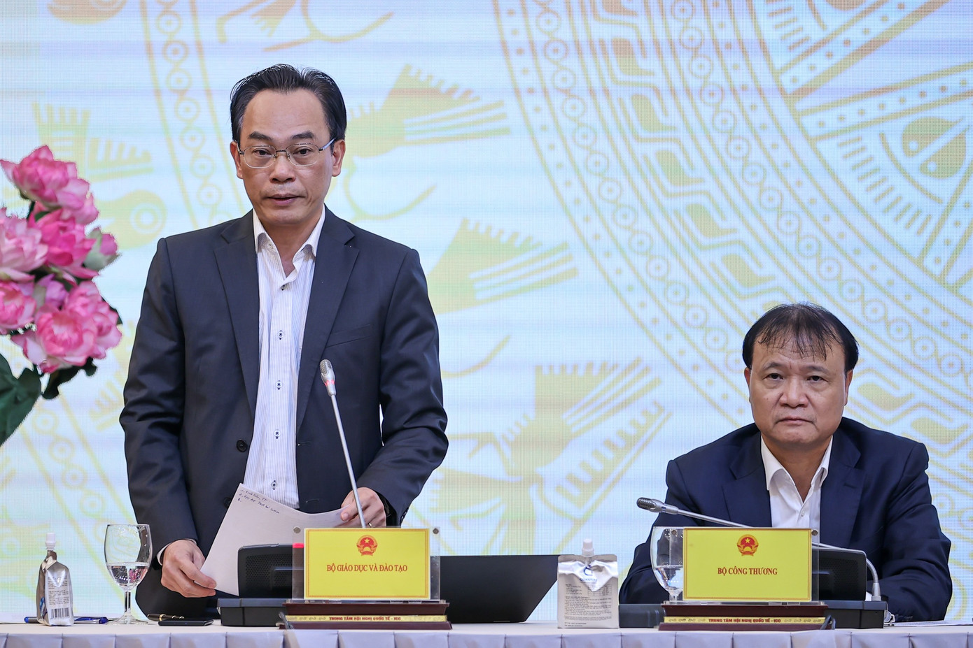 Thứ trưởng Bộ GD&ĐT Hoàng Minh Sơn. Thứ trưởng Bộ GD&ĐT Hoàng Minh Sơn.