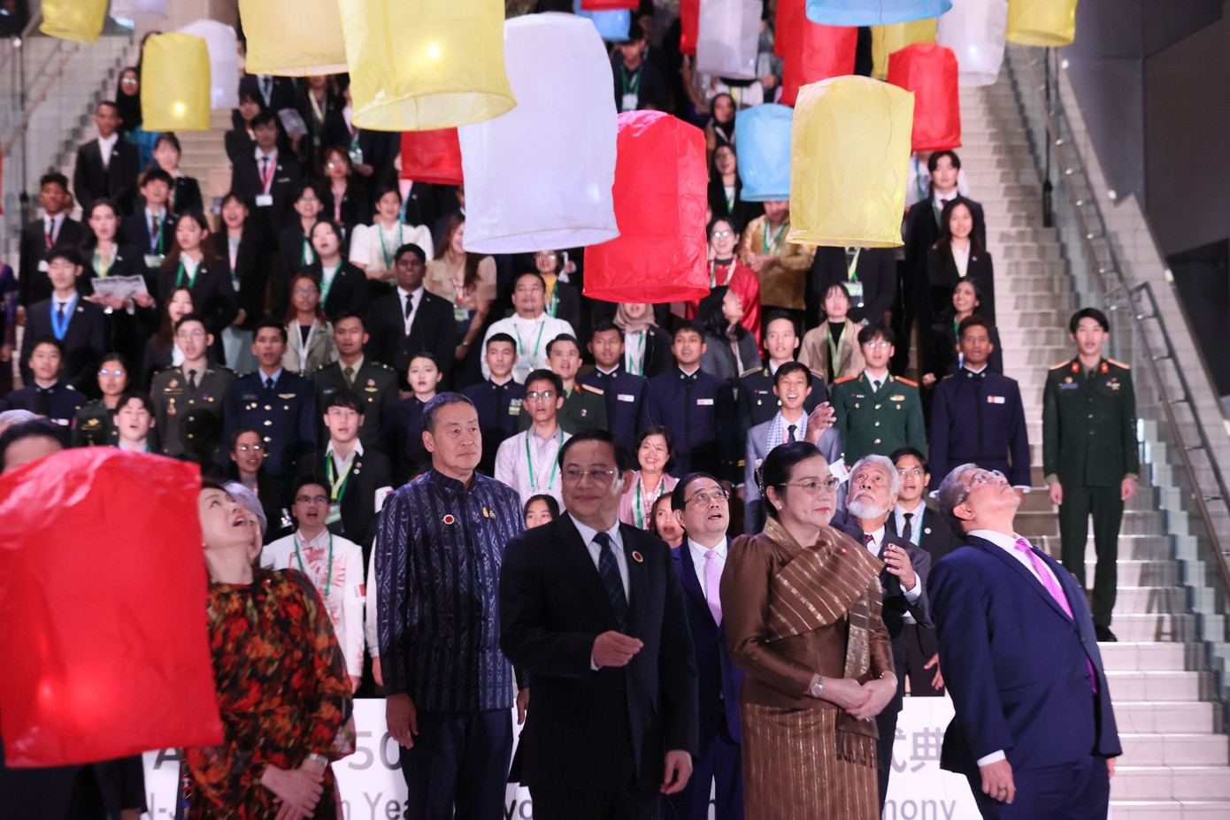 Lễ thắp đèn kỷ niệm 50 năm quan hệ ASEAN - Nhật Bản. Ảnh Dương Giang Lễ thắp đèn kỷ niệm 50 năm quan hệ ASEAN - Nhật Bản. Ảnh Dương Giang