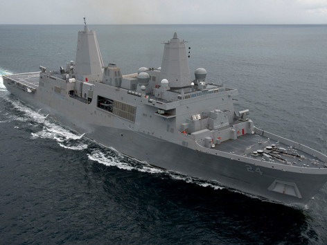 Tàu USS Arlington có lượng giãn nước 24.900 tấn