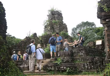 Thánh địa Mỹ Sơn thoát khỏi nạn “diệt vong” chìm dưới lòng hồ. Ảnh: LÊ PHI