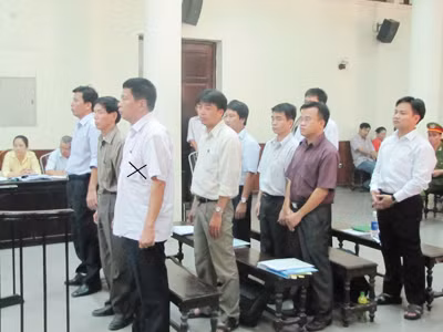 Các bị cáo trong phiên xử Ảnh: BH