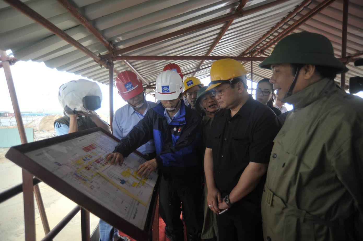 độn viên người dân sớm đi đến nơi an toàn tránh bão. (1-5) ngày hôm qua