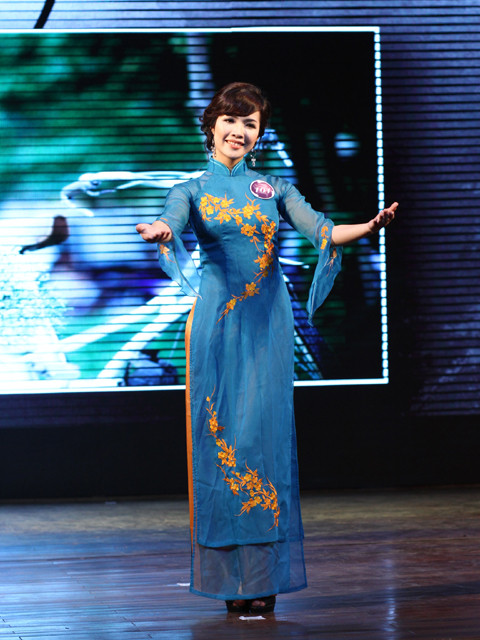 Tà áo dài dân tộc trở thành trang phục không thể thiếu để tôn vinh nét đẹp người phụ nữ