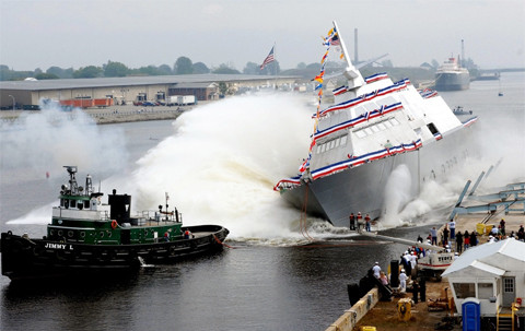 Cũng trong thời gian triển khai tại đây, tàu tác chiến ven bờ LSC-1 “Freedom” sẽ thể hiện các tính năng tác chiến hoàn hảo của nó. Hải quân Mỹ cũng nhân cơ hội này để đánh giá lại kế hoạch bảo dưỡng và luân chuyển tàu thuyền, nhân viên của mình. Tàu tác chiến ven bờ LSC-1 lớp “Freedom” là sản phẩm của hãng Lockheed Martin có tính năng tàng hình ưu việt, được thiết kế theo kiểu đóng rời và lắp ghép các modul nhiệm vụ. Đây là lớp tàu được đánh số lẻ trong các tàu tác chiến ven bờ của Mỹ (bắt đầu từ LSC-1, LSC-3…), các tàu lớp “Independence” được đánh số chẵn (LSC-2, LSC-4…). Nó chủ yếu đảm nhận nhiệm vụ tác chiến tác chiến mặt nước, chống ngầm và chống thủy lôi