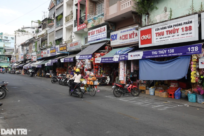 Dự tính, lĩnh vực văn phòng phẩm sẽ "khởi sắc" trở lại trong những năm tới (Ảnh: Nguyễn Vy).