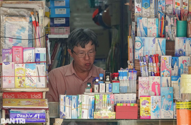 Doanh thu giảm, ông Hoa cho hay kinh tế gia đình cũng bị ảnh hưởng không ít (Ảnh: Nguyễn Vy).