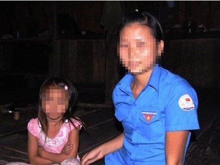 Lý Thị T. đau đớn kể lại chuyện bị đánh ghen. Ảnh Vietnamnet.. Lý Thị T. đau đớn kể lại chuyện bị đánh ghen. Ảnh Vietnamnet.