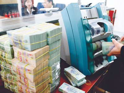 Lĩnh lương "khủng" song áp lực với các CEO ngân hàng cũng khủng khiếp không kém. Ảnh minh họa: Hồng Vĩnh. Lĩnh lương