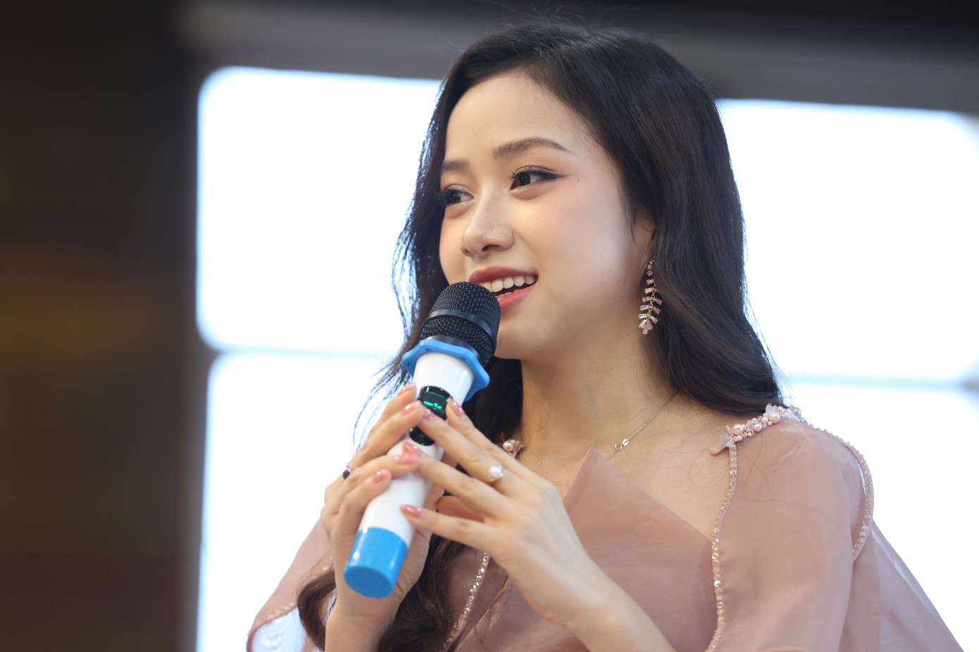 Chia sẻ về trận đấu tranh chức vô địch Siêu cúp bóng đá Quốc gia – Cúp THACO năm 2022 vào ngày 29/1 tới, Ngọc Mai hy vọng cô sẽ có mặt trên sân vận động Hàng Đẫy để có thể hòa cùng không khí sôi động với hàng ngàn khán giả. “Đây hứa hẹn sẽ là trận đấu vô cùng gay cấn, hấp dẫn. Mai rất háo hức để theo dõi trận đấu này”, cô nói.