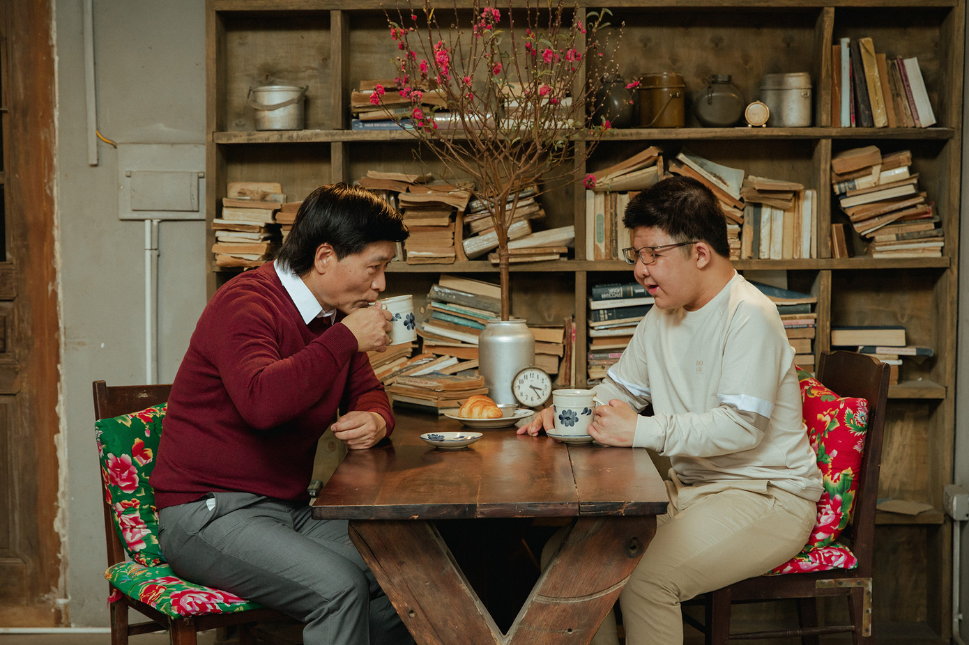 Nghị lực của bé Bôm cùng tình yêu thương con của diễn viên Quốc Tuấn đã trở thành câu chuyện truyền cảm hứng cho nhiều khán giả nhiều năm qua.