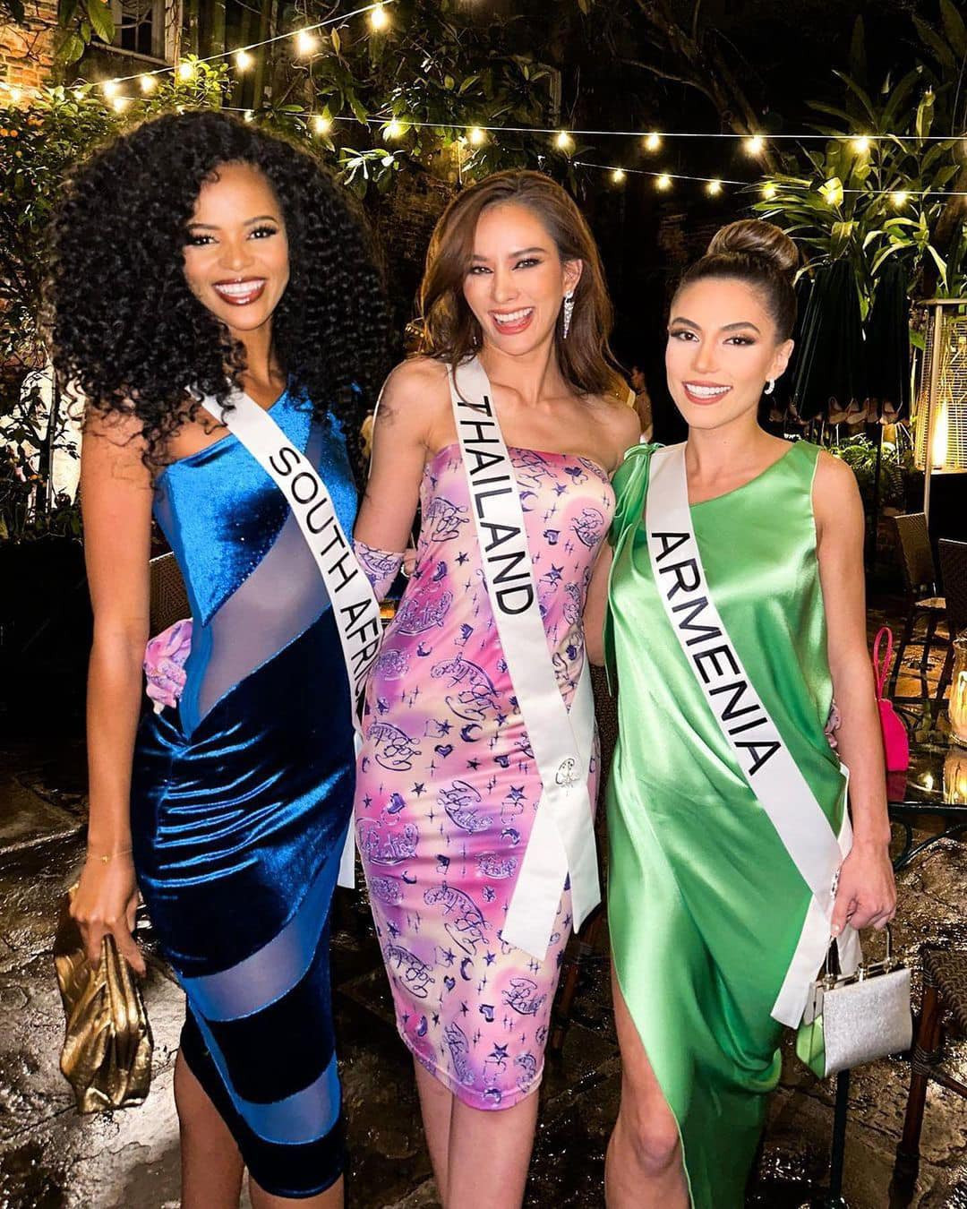 Dàn người đẹp khoe sắc vóc với váy áo lộng lẫy trong buổi dạ tiệc. Đại diện Curacao trở lại sau khi bị mắc COVID-19. Cô ghi điểm với nhan sắc nóng bỏng.