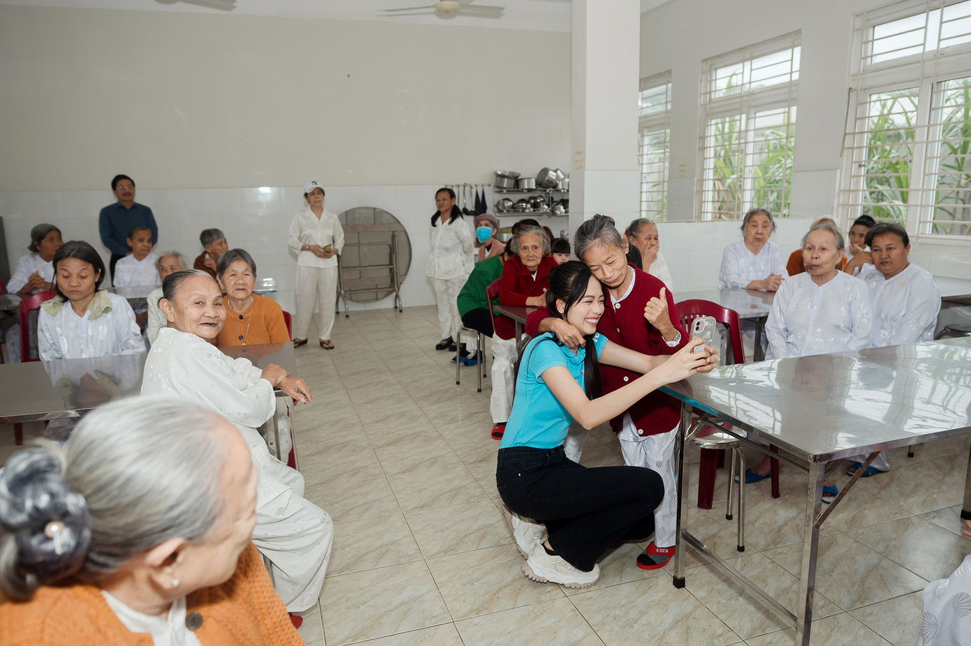 Hoa hậu Thanh Thủy từ thiện tại Đà Nẵng.