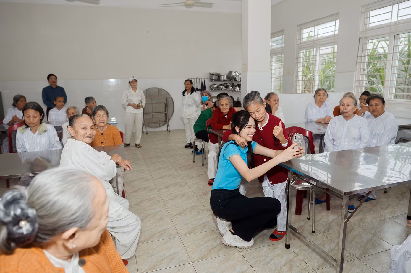 Hoa hậu Thanh Thủy từ thiện tại Đà Nẵng.