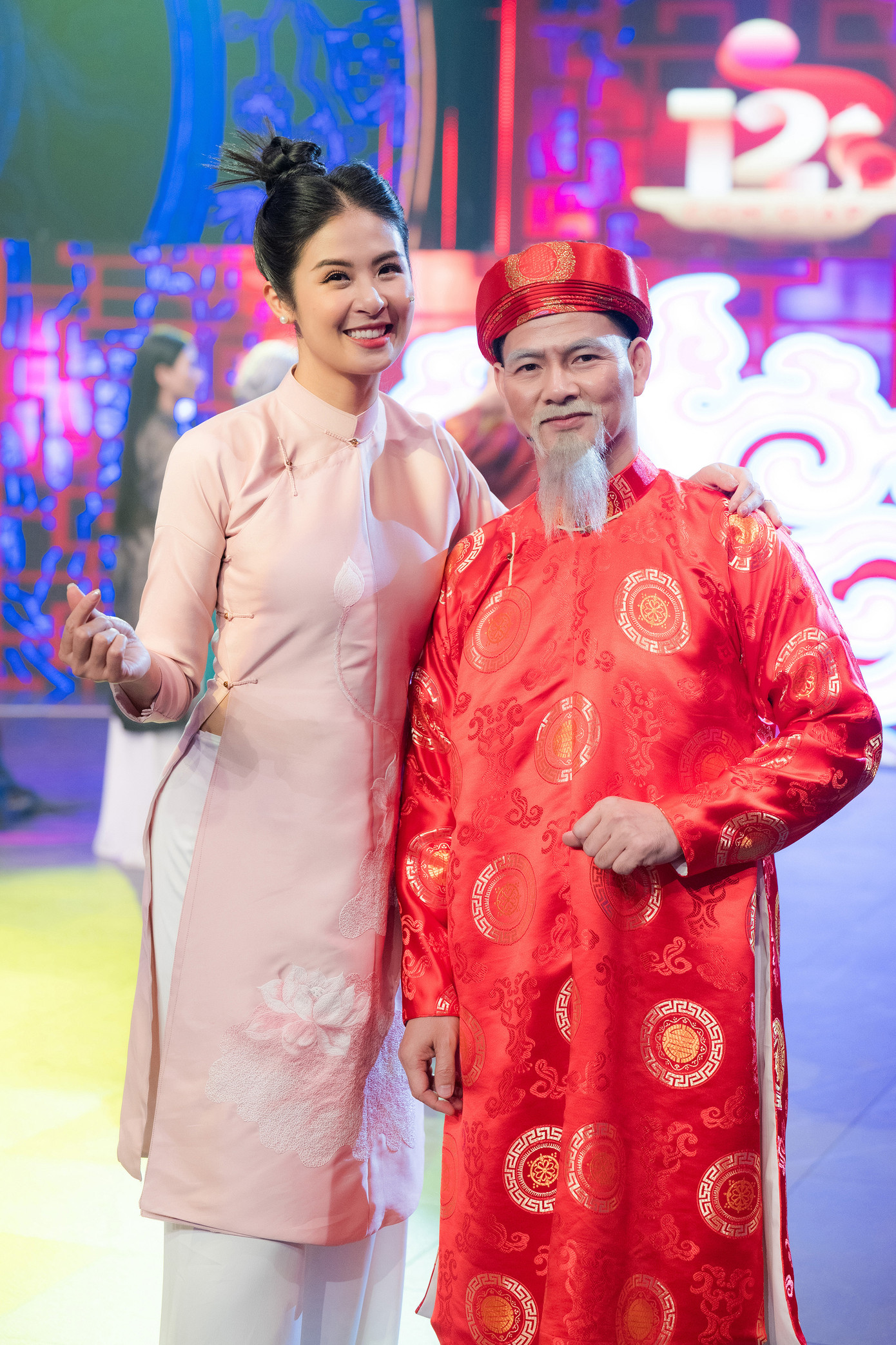 Ngọc Hân chia sẻ lâu cô mới có dịp hội ngộ nhiều nghệ sĩ ở các lĩnh vực nghệ thuật, thể thao và cùng trải qua những giây phút thú vị, tràn ngập tiếng cười. Chương trình được ghi hình từ 8h sáng đến tận 2h sáng ngày hôm sau với bối cảnh từ ngoài trời đến trường quay. Ghi hình trong 18 tiếng đồng hồ liên tục nhưng Ngọc Hân và các nghệ sĩ vẫn rạng rỡ, chuyên nghiệp.